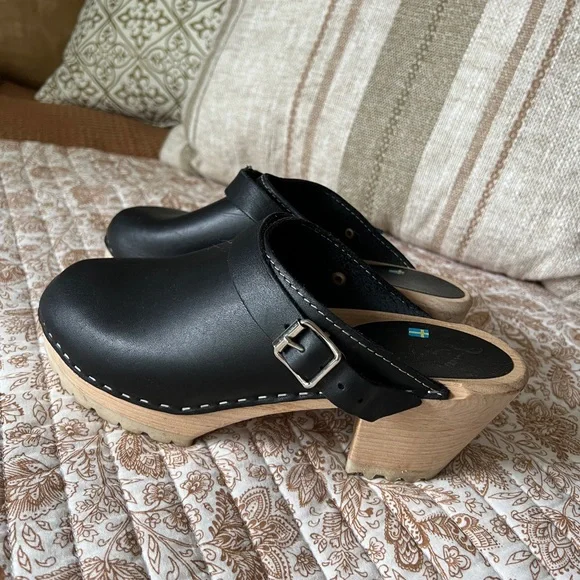 Lotta from Stockholm Black Leather Platform Clogs Tractor Sole - Picture 2 of 6